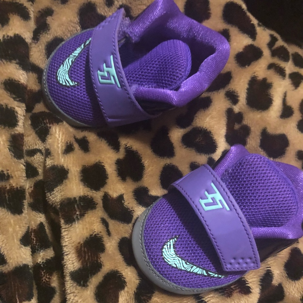 Baby shoes size 10